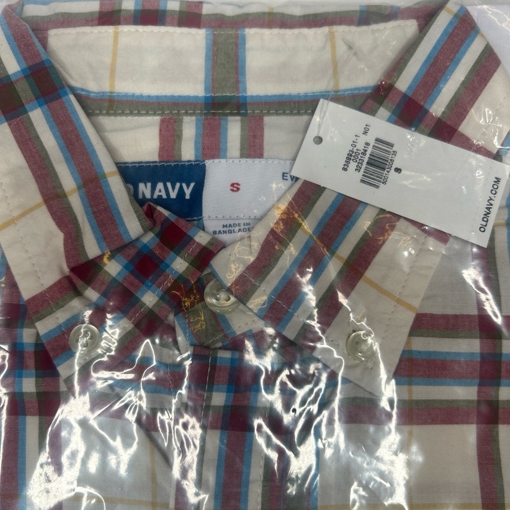 Men's Sz S  Red Plaid Long Sleeved Button Down Shirt by Old Navy Classic Fit - Picture 8 of 10